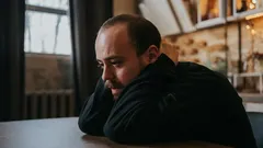 V jakém věku se lidé cítí nejnešťastnější? Výzkum vědců