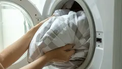 Jak vyprat peřinu nebo deku, která se nevejde do pračky?